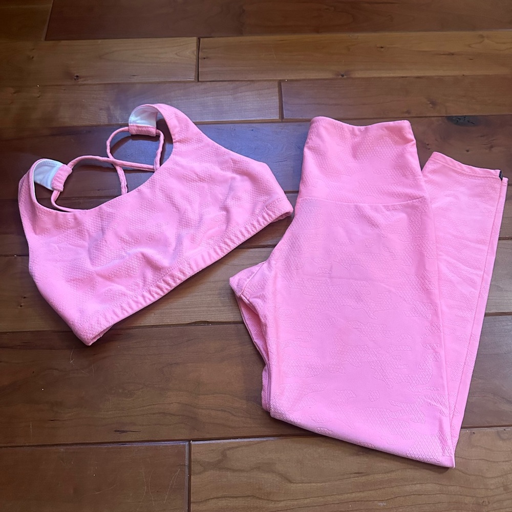 Onzie Pink Sports Bra and Leggings Set